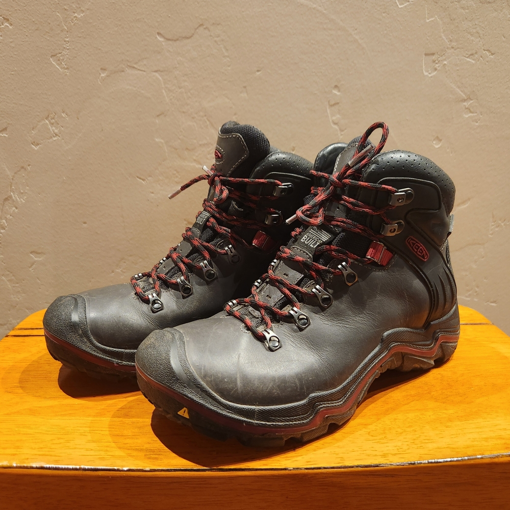 Keen Women's Black Leather Hiking Boots Waterproof Made In USA